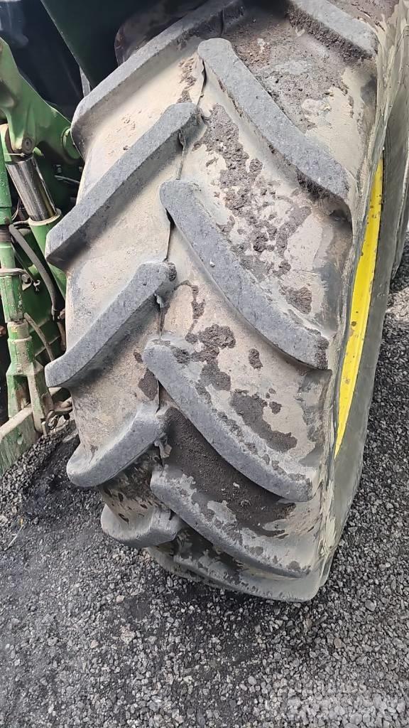 John Deere 6910 Tractoare