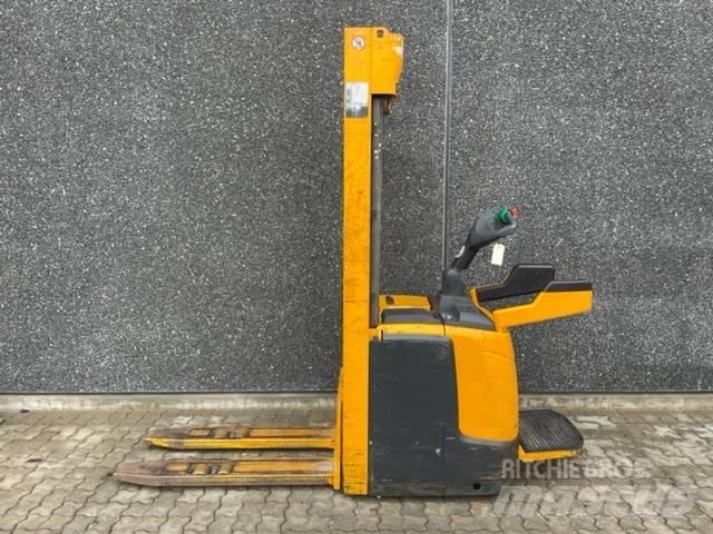 Jungheinrich ERC 216 Transpaleti autopropulsanti