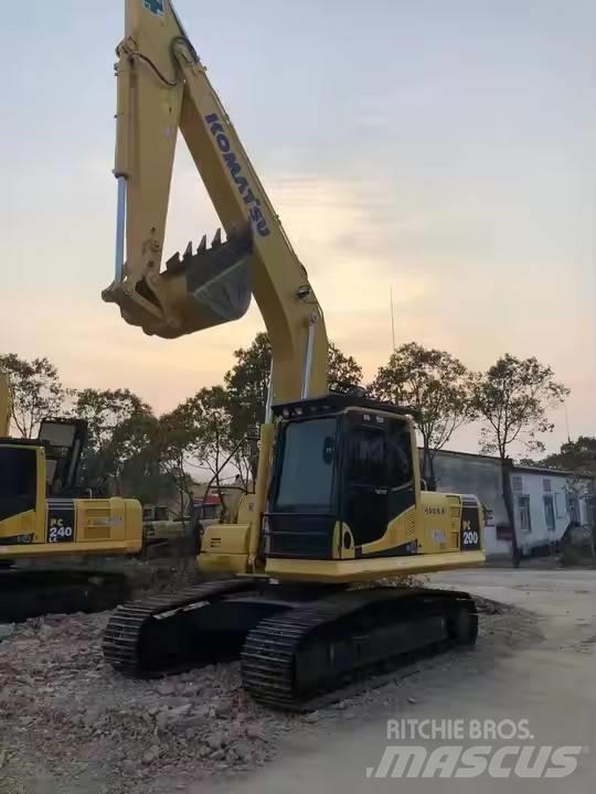 Komatsu PC200-8 Excavatoare pe șenile
