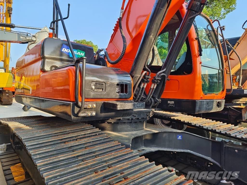 Doosan DX 225 LC Excavatoare pe șenile
