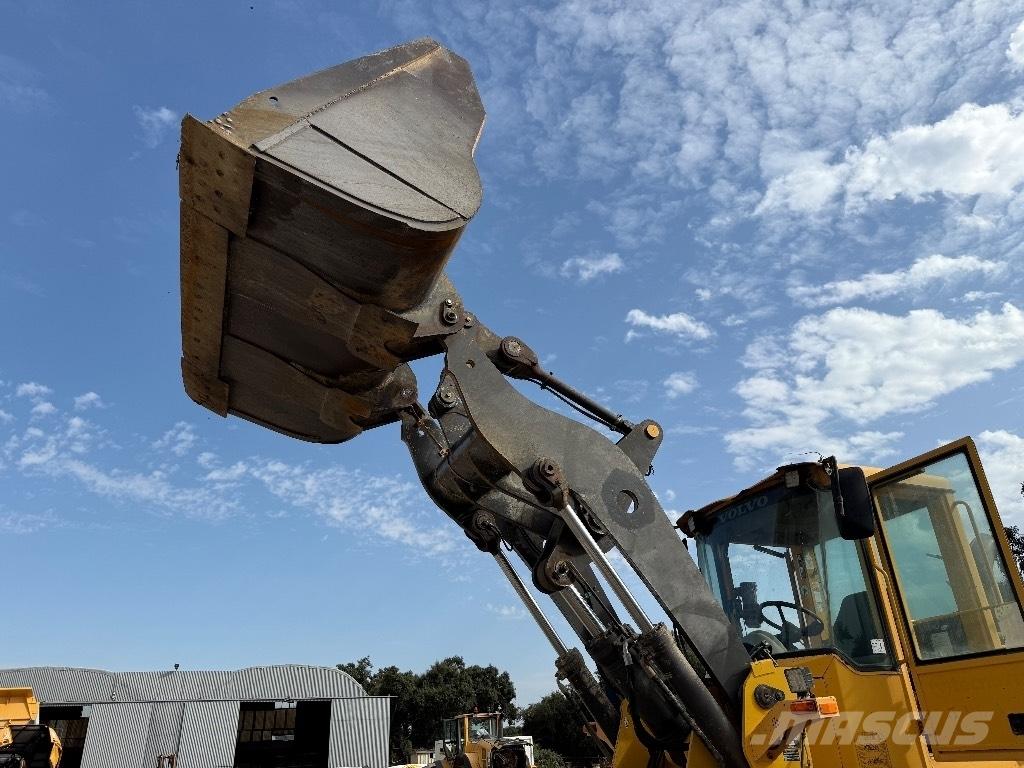 Volvo L 90 E Incarcator pe pneuri