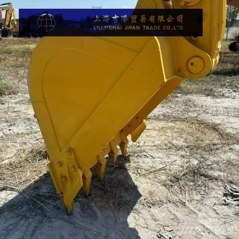 Komatsu PC 210 Excavatoare pe șenile
