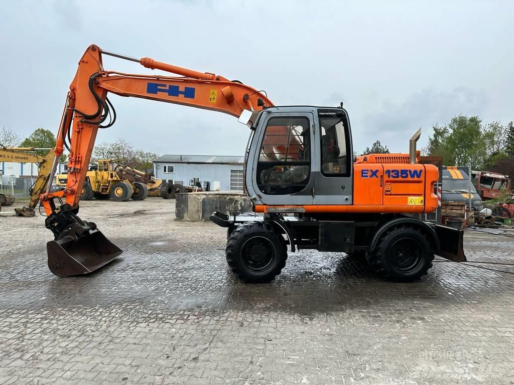 Hitachi EX135W Excavatoare cu roti