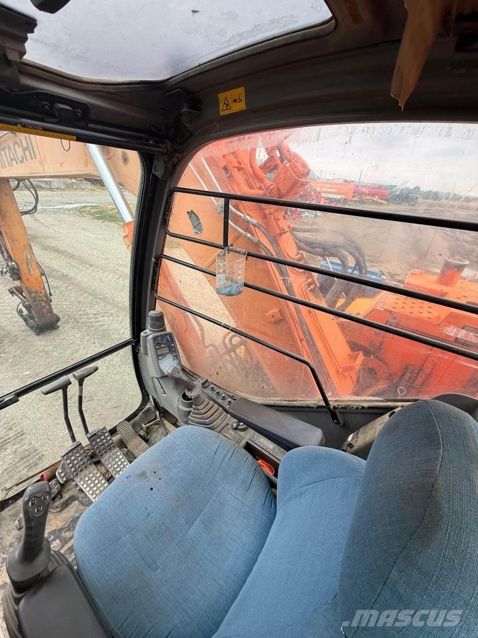 Hitachi ZX135US Excavatoare pe șenile
