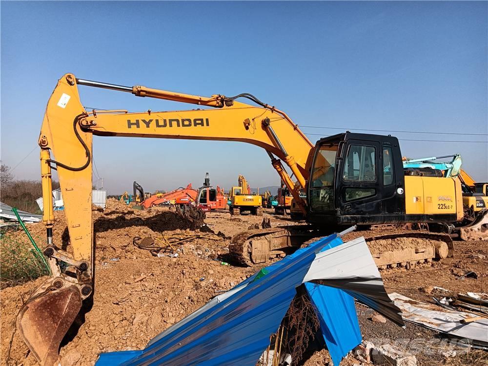 Hyundai R225LC-7 Excavatoare pe șenile
