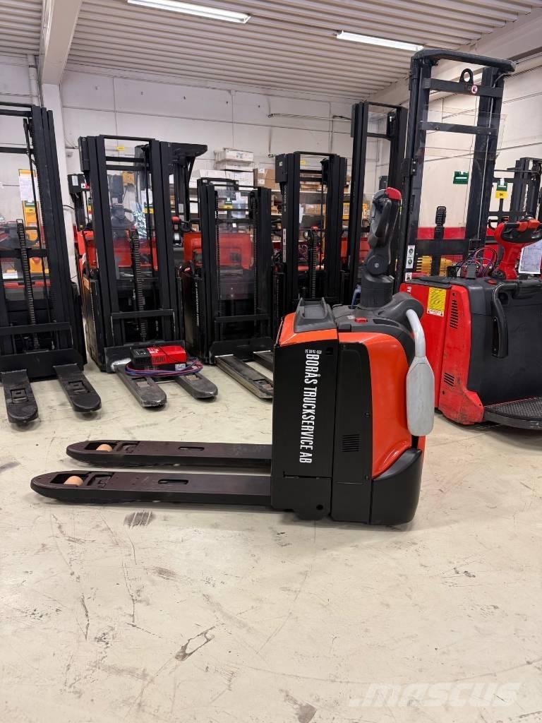 Toyota truck LPE 200 Transpaleta cu platforma