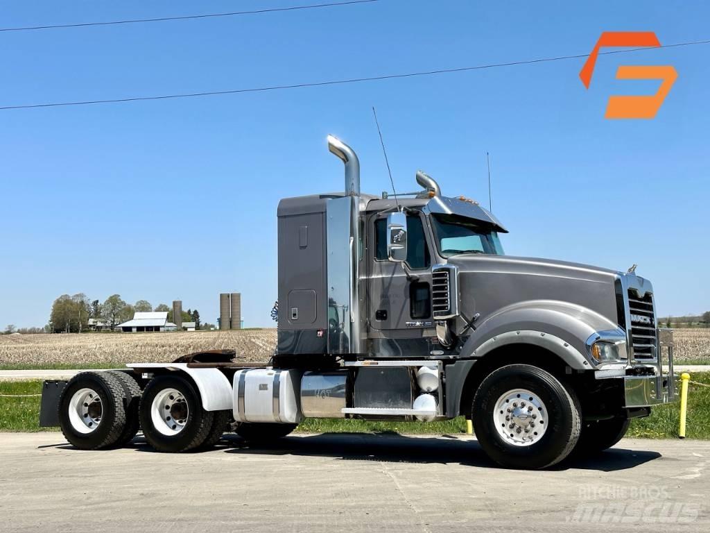 Mack Titan TD 713 Camion cabina sasiu