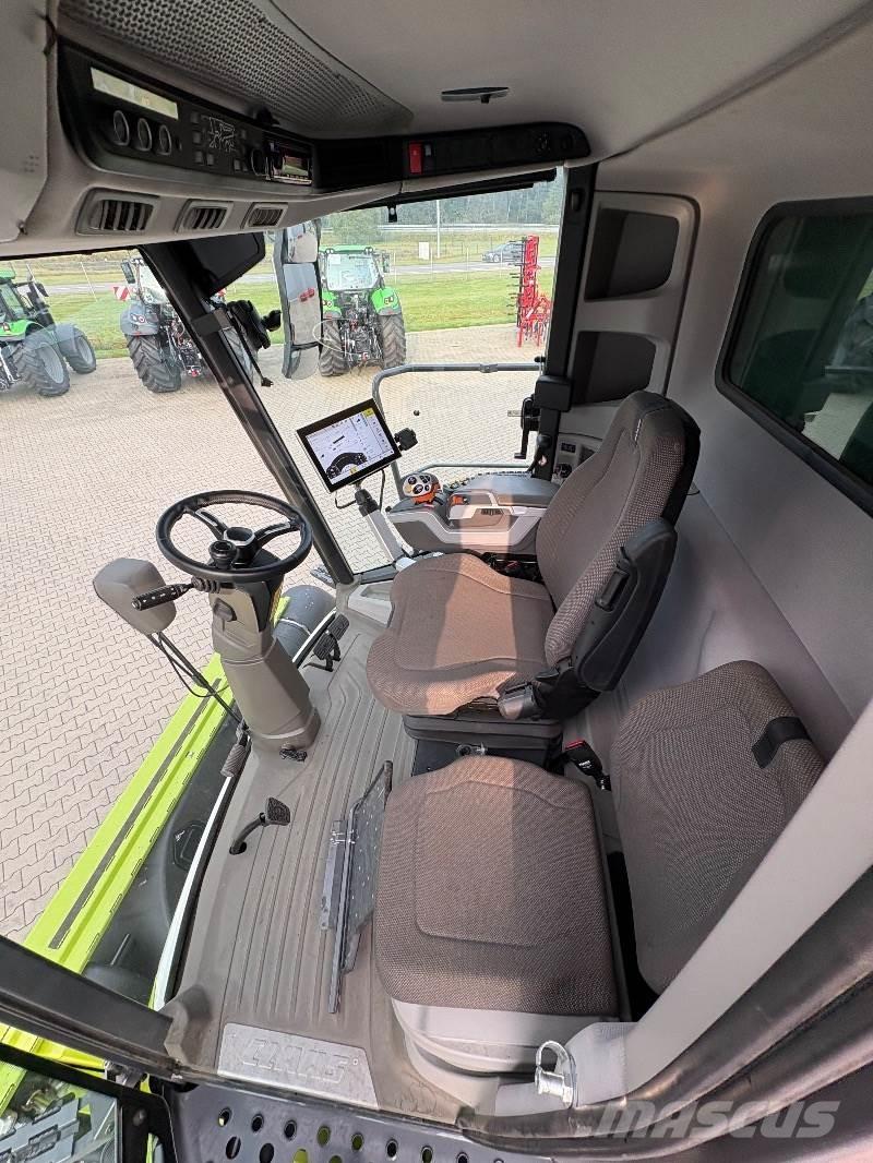 CLAAS TRION 750 Combine de secerat