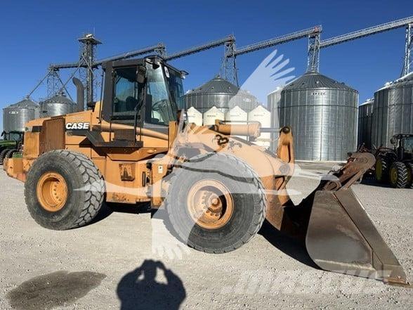 CASE 821C Incarcator pe pneuri