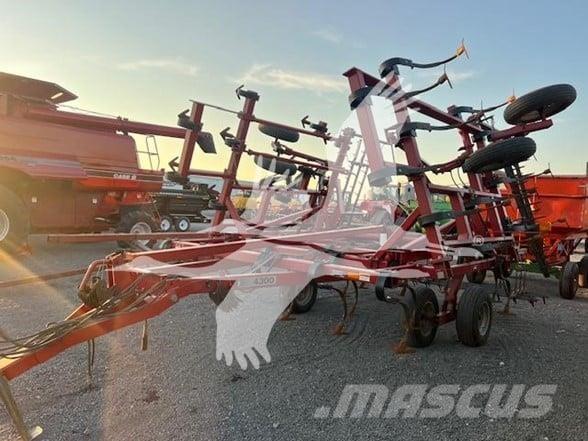 Case IH 4300 Cultivatoare