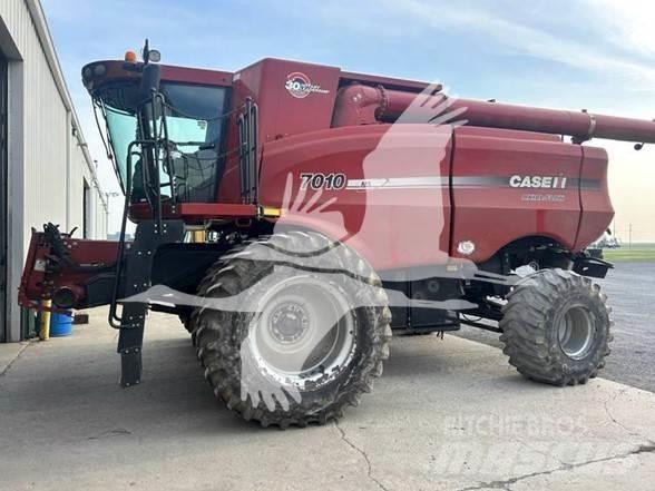 Case IH 7010 Combine de secerat