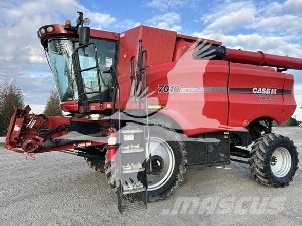 Case IH 7010 Combine de secerat
