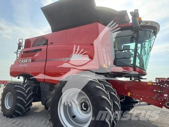 Case IH 8250 Combine de secerat