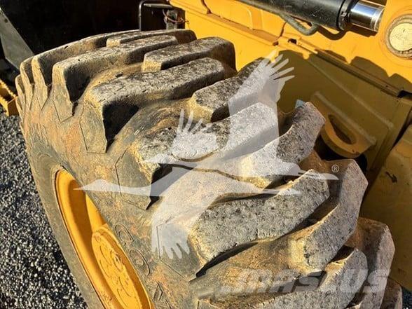 CAT 415F2 Buldoexcavatoare