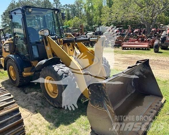 CAT 906M Incarcator pe pneuri