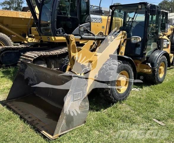CAT 906M Incarcator pe pneuri