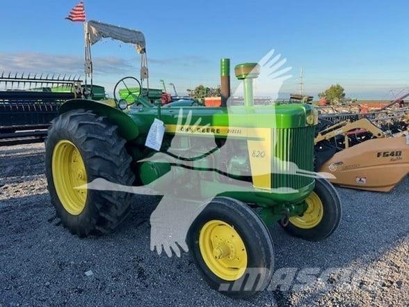John Deere 820 Tractoare