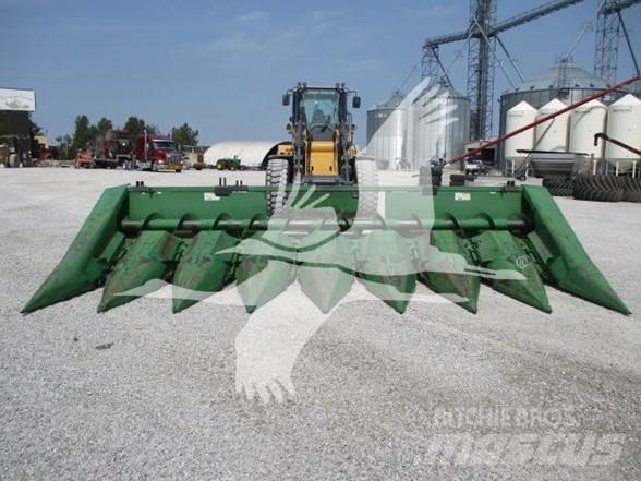 John Deere 843 Combine capete pentru culegatoare