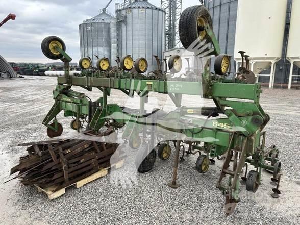 John Deere 845 Cultivatoare de recolte in randuri