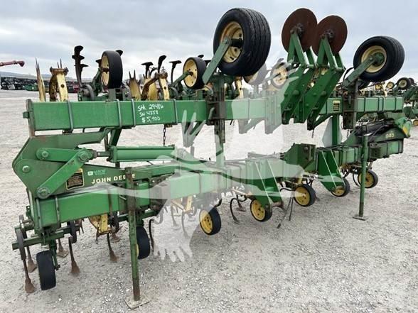 John Deere 845 Cultivatoare de recolte in randuri