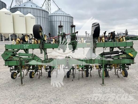 John Deere 845 Cultivatoare de recolte in randuri