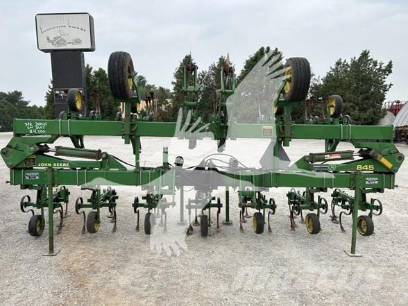 John Deere 845 Cultivatoare de recolte in randuri