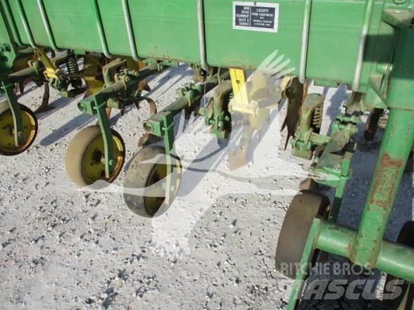 John Deere 85 Cultivatoare de recolte in randuri
