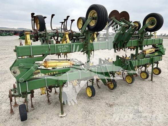 John Deere 85 Cultivatoare de recolte in randuri