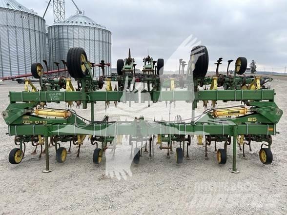 John Deere 85 Cultivatoare de recolte in randuri