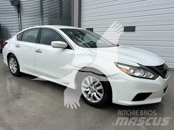 Nissan ALTIMA Masini