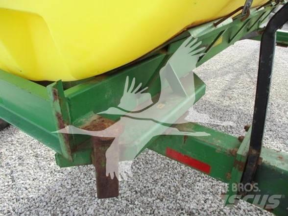 YETTER 1600 Împrastierea mineralelor
