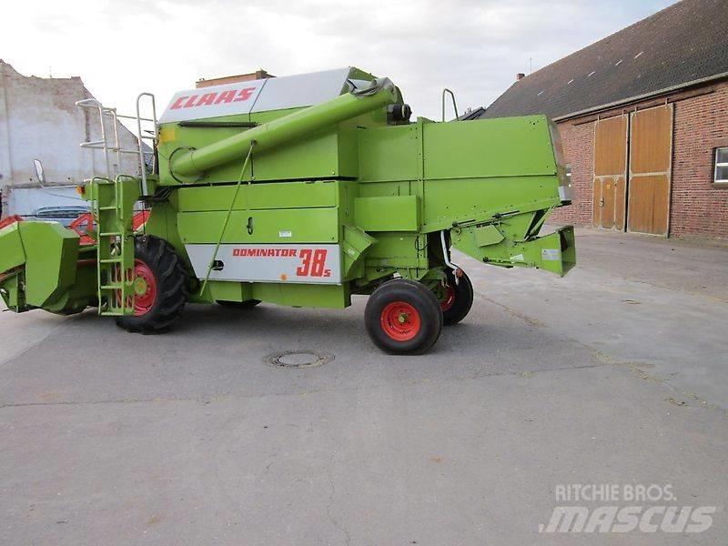CLAAS Dominator 38 Combine de secerat