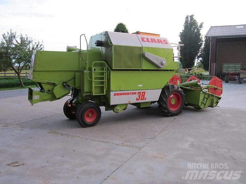 CLAAS Dominator 38 Combine de secerat