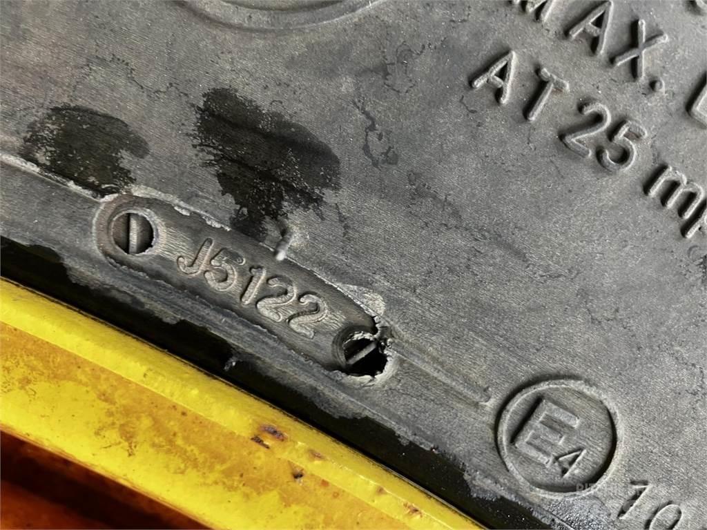 BKT 270/95R32 Roti