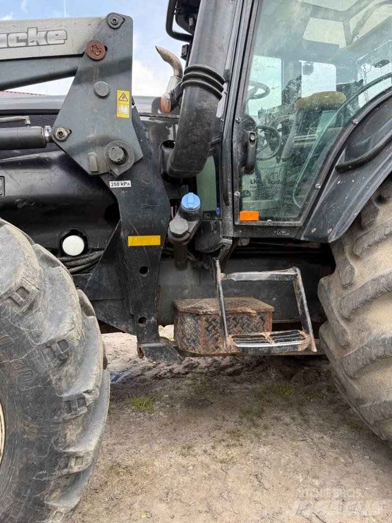 Valtra + KRONOS T 193 Tractoare