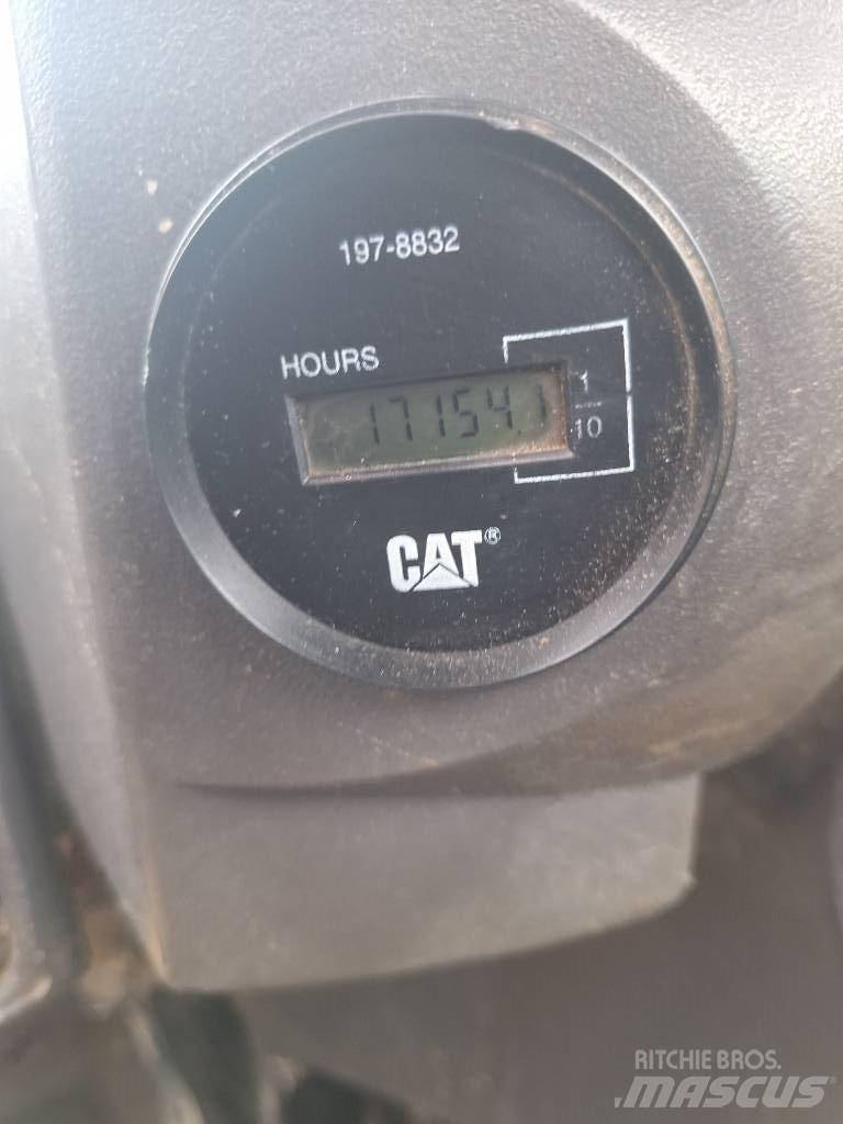 CAT IT 14 G Incarcator pe pneuri