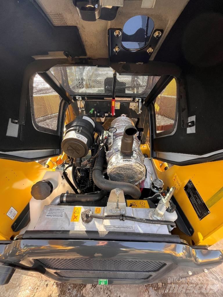 Komatsu SK815-8 Mini incarcator