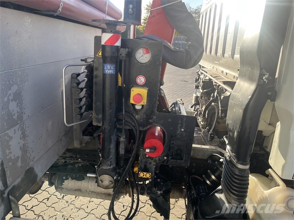 Mitsubishi Canter Camioane platforma/prelata