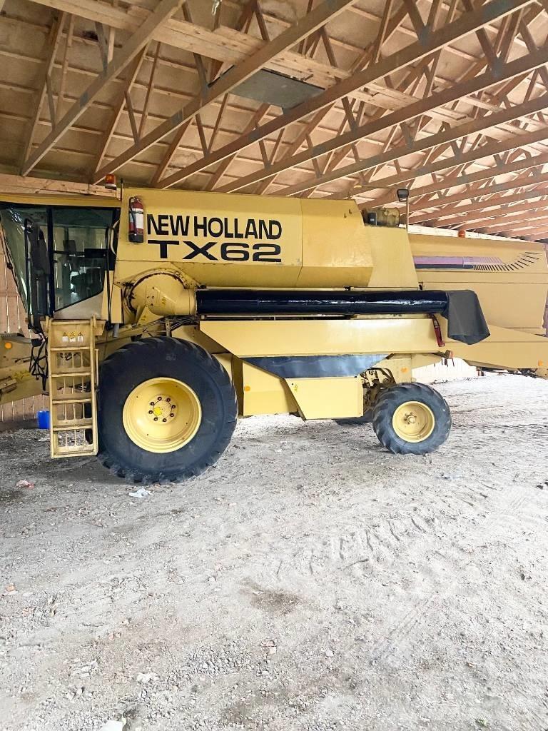 New Holland TX 62 Combine de secerat