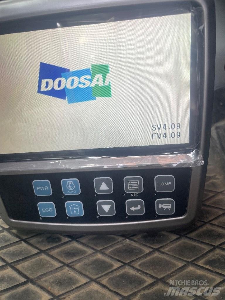 Doosan DX 140 LCR-3 Electronice