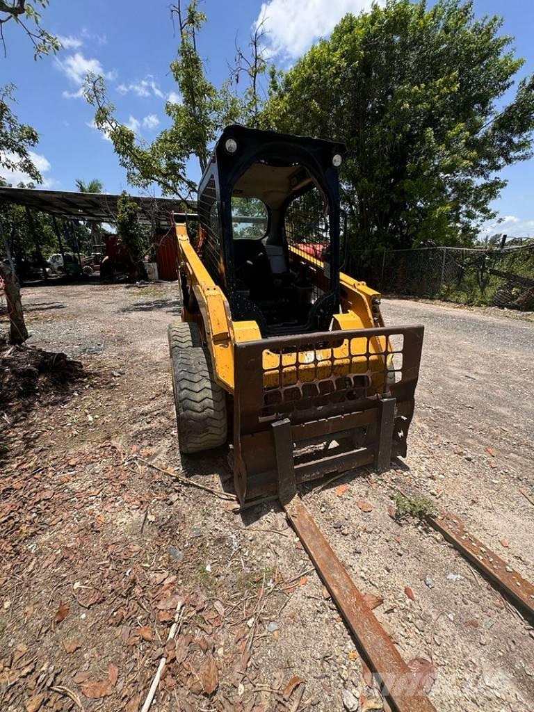 CAT 242 D Mini incarcator