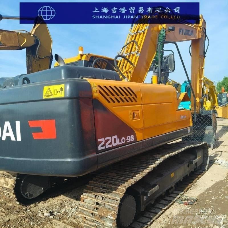 Hyundai R220 Excavatoare 7t - 12t