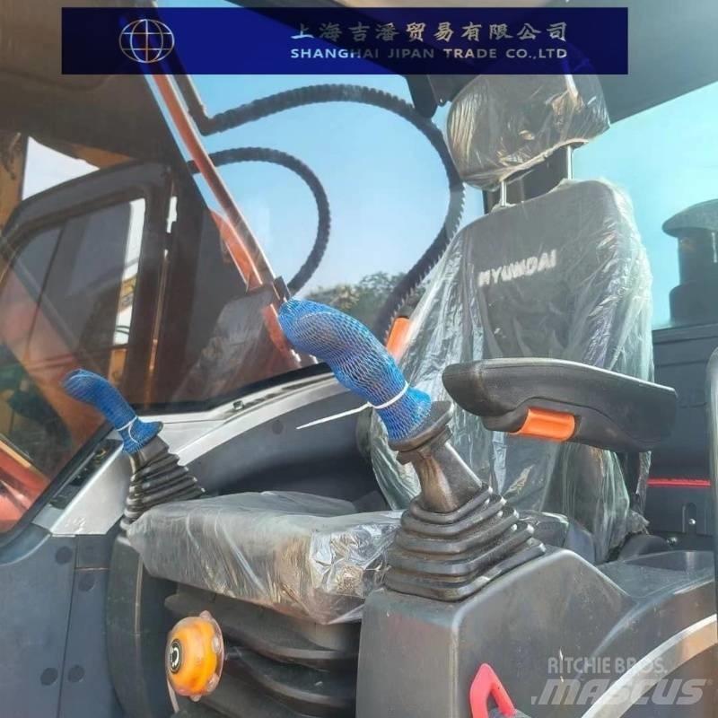 Hyundai R220 Excavatoare 7t - 12t