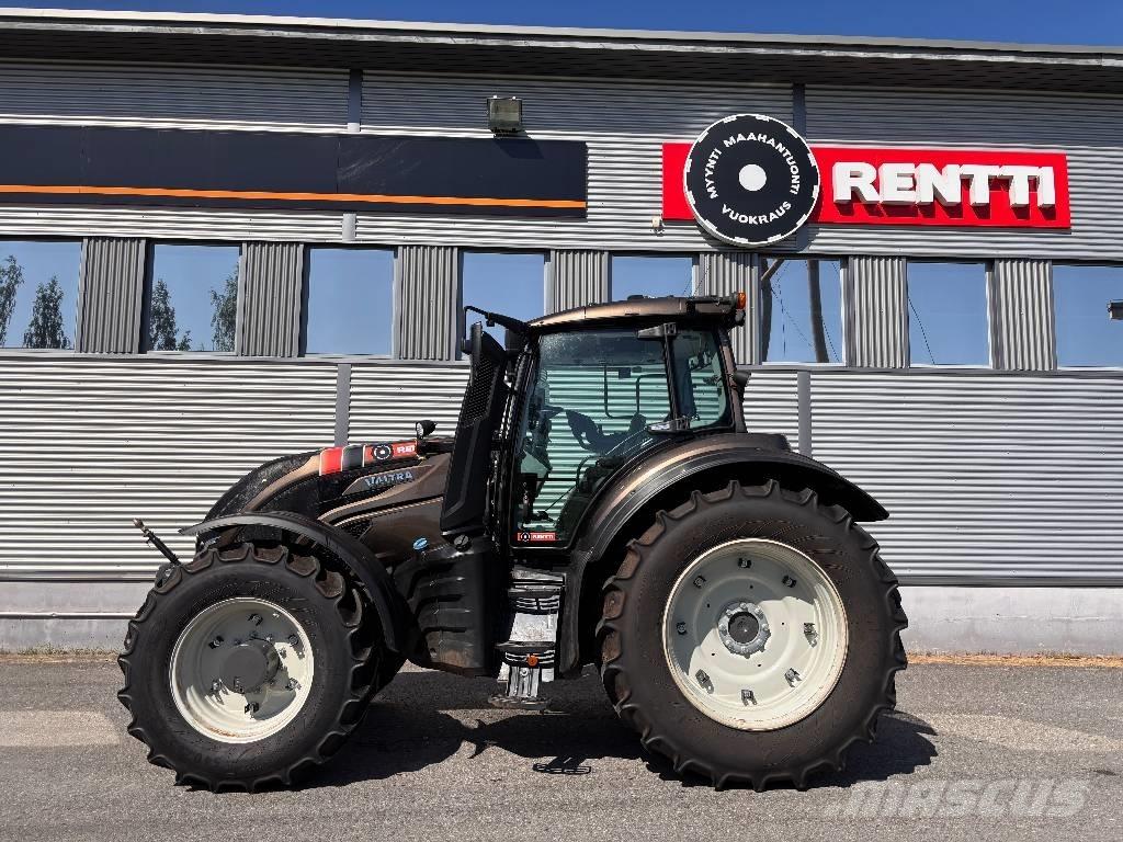 Valtra T 215 Versu Tractoare