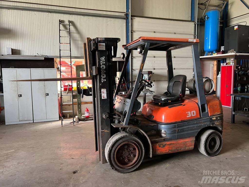Toyota 02-6 FG F 30 Stivuitor GPL