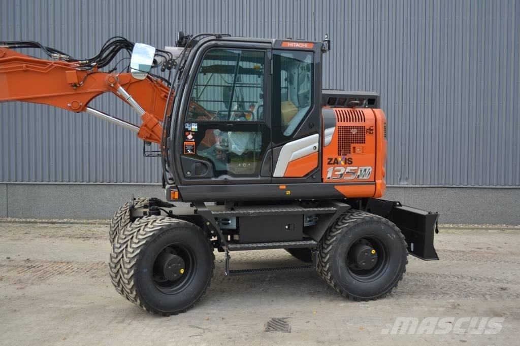 Hitachi ZX135W-7 Excavatoare cu roti