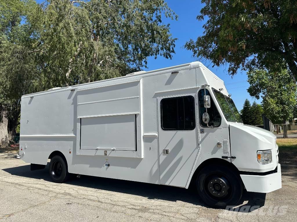 Freightliner M-LINE Autocamioane