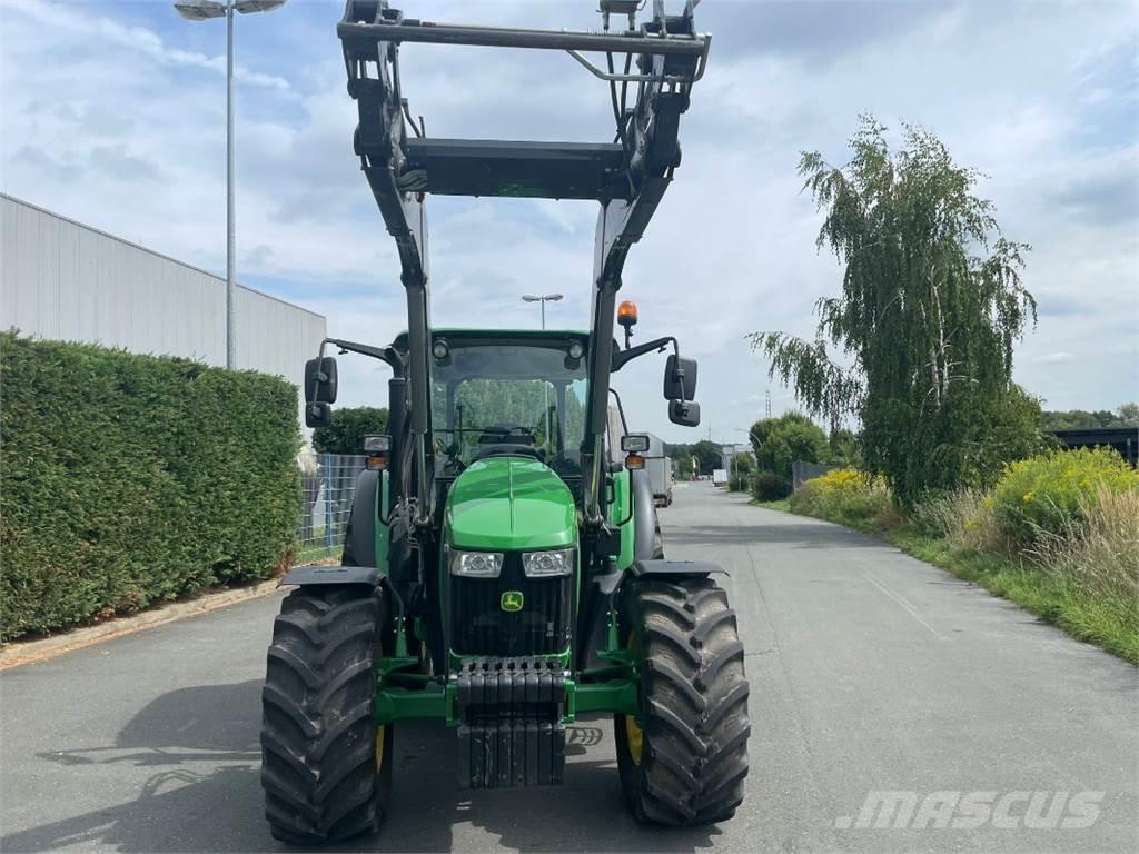 John Deere 5100M Tractoare