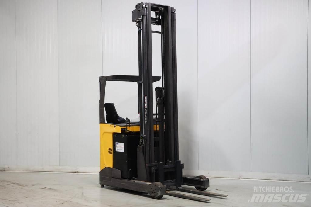 Atlet UMS200D Stivuitor cu catarg retractabil