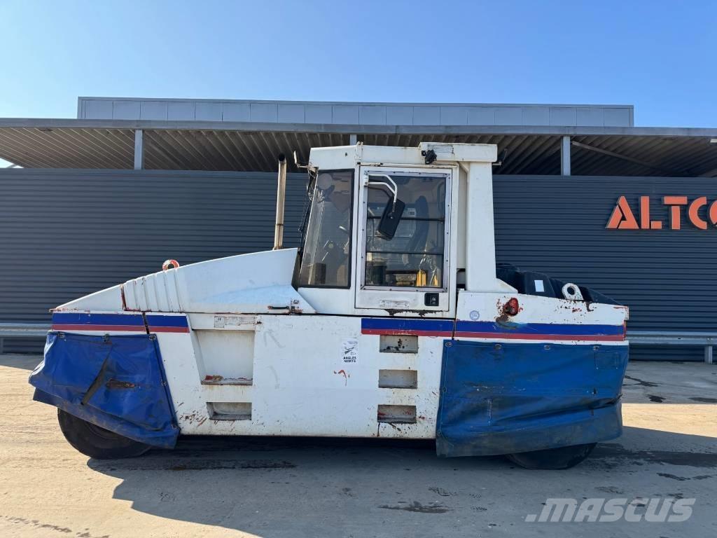 CAT PS-300B Cilindri compactori cu roti